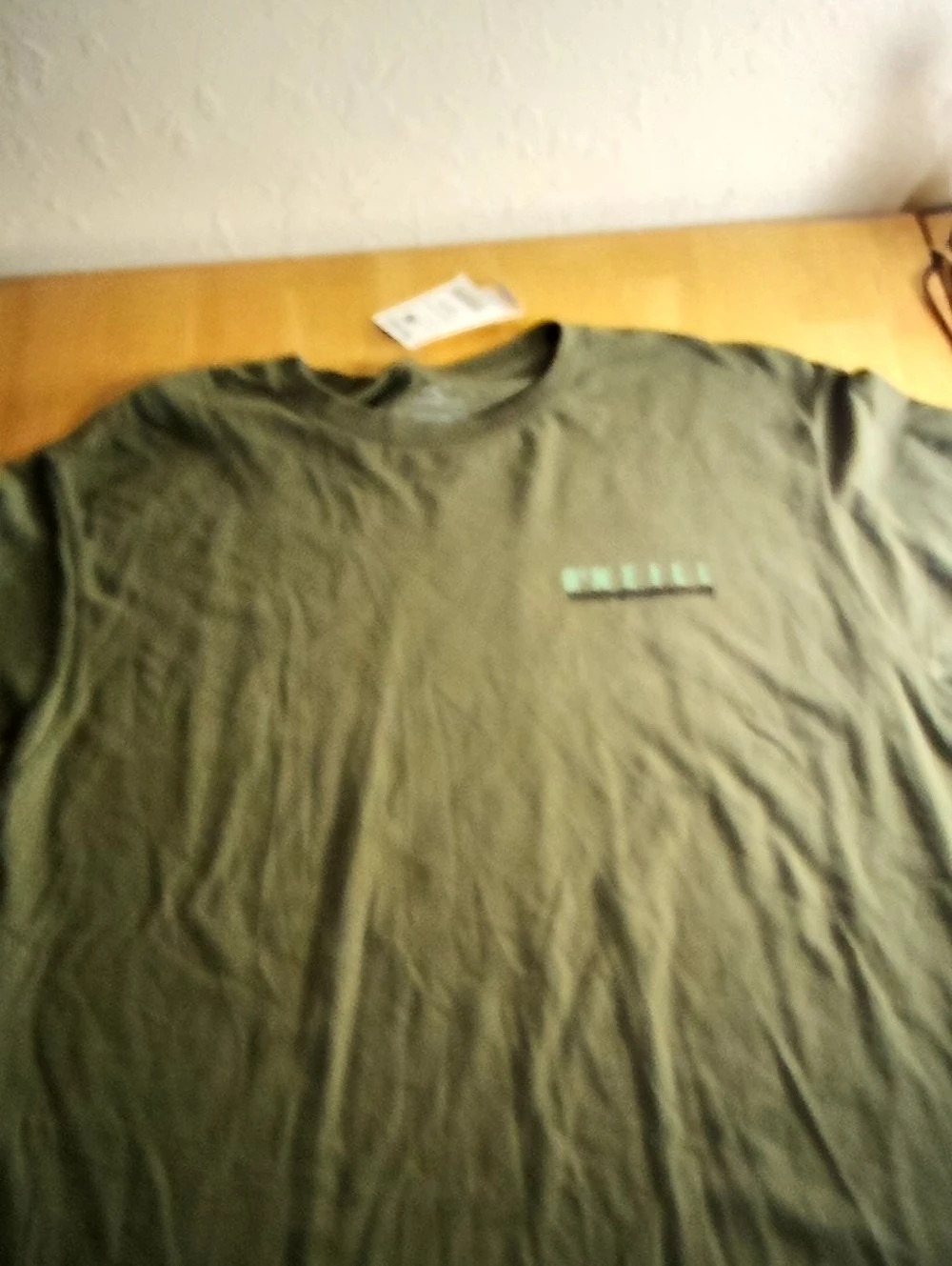 O'Neill Graphic Tee in Green Size Large Like New